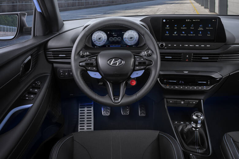 Hyundai i20 N Hyundai zaprezentował najnowszy sportowy model i20 N. Ten zbudowany do jazdy na torach wyścigowych hot-hatch, inspirowany jest rajdowym