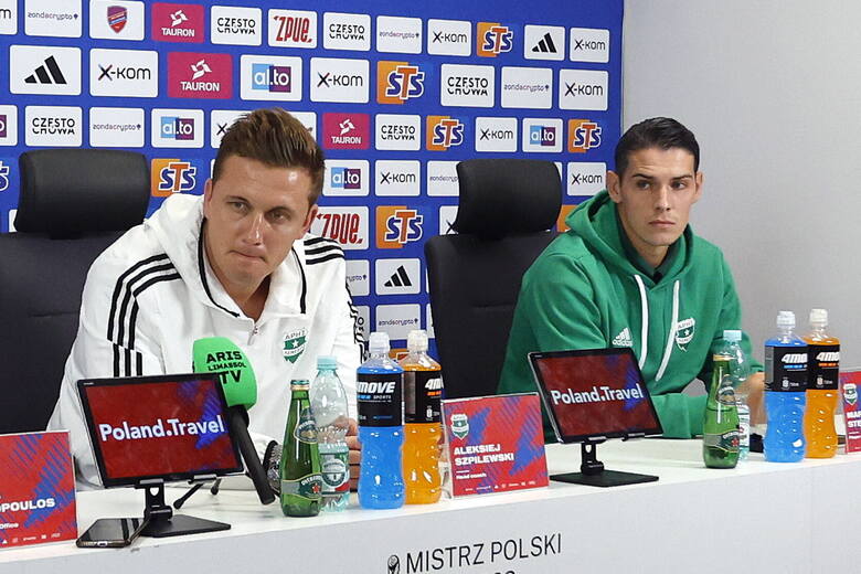 Trener Arisu Aleksiej Szpilewski i napastnik Mariusz Stępiński
