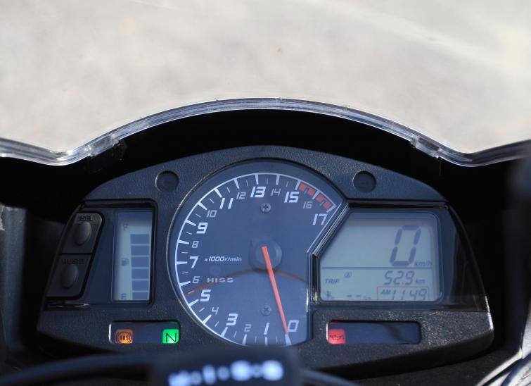 Testujemy: Honda CBR600RR - ścigacz na każdą okazję (WIDEO)