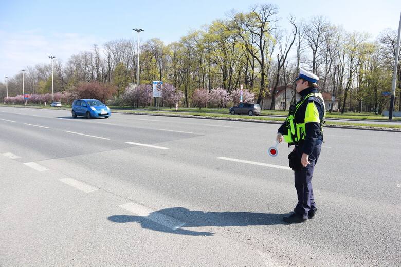 W Łodzi policjanci i motocykliści edukowali kierowców o bezpieczeństwie na drogach