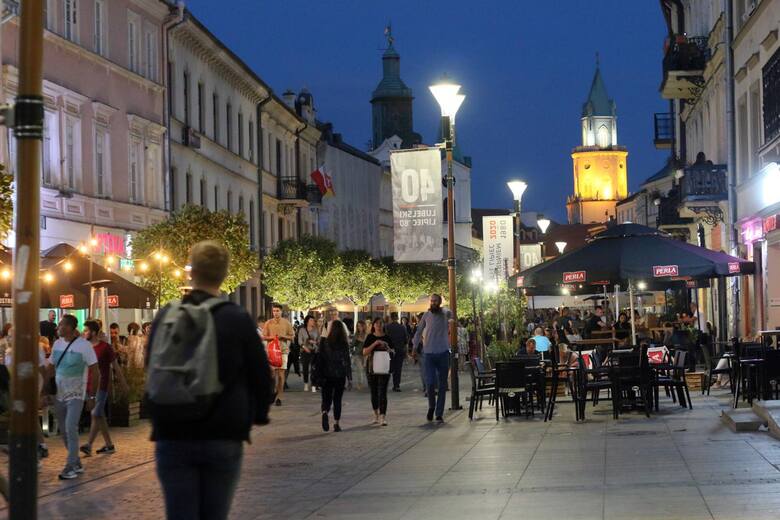 Lublin przyciąga turystów o każdej porze roku i dnia. Najwięcej turystów odwiedziło miasto w sierpniu 2022.