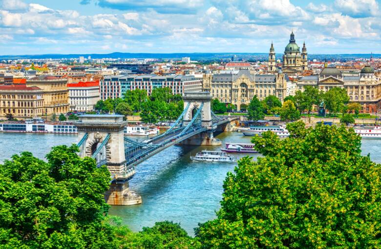 Widok na Most Łańcuchowy w Budapeszcie