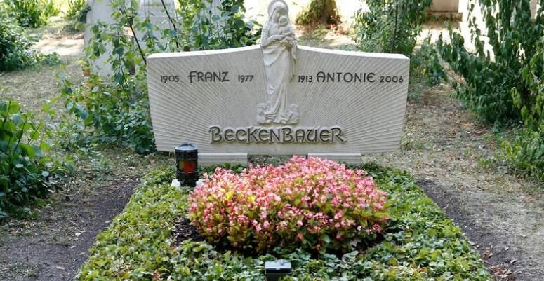 Grób rodzinny Beckenbauerów na cmentarzu Perlacher Forst w Monachium