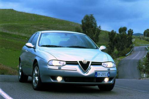 Fot. Alfa Romeo: Alfę Romeo 156 sedan zaprezentowano jesienią 1997 r., do Polski model ten trafił w następnym roku.