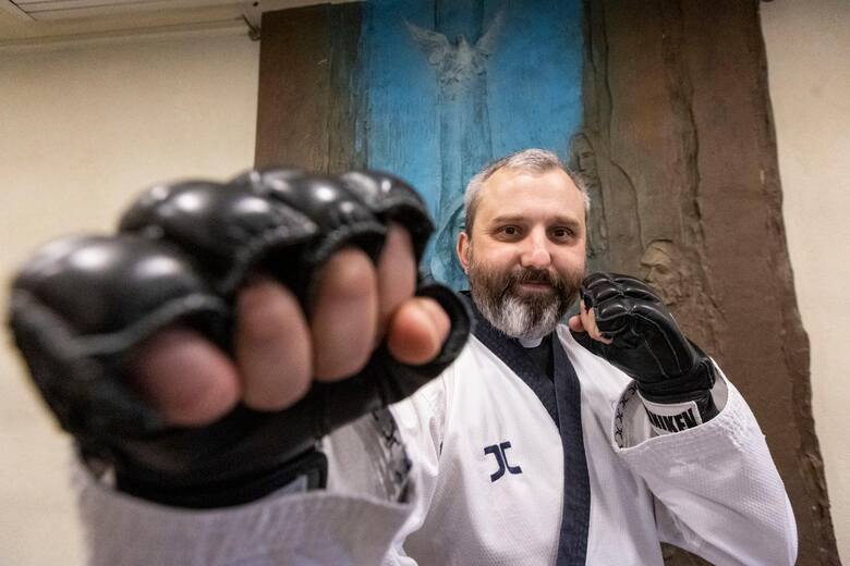 Ksiądz Grzegorz Kurzec: Taekwondo pomaga mi w dotarciu do młodych ludzi, często zbuntowanych i zagubionych