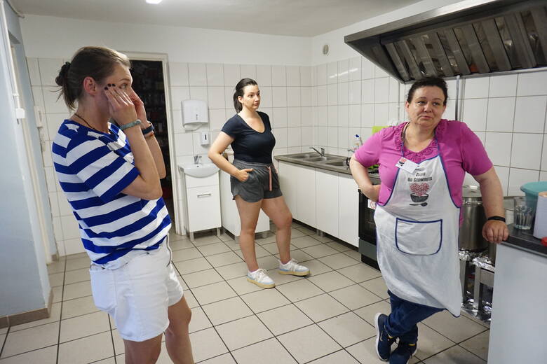Zupa na Głównej - co sobotę członkowie stowarzyszenia i wolontariusze przygotowują i rozdają zupę potrzebującym na poznańskim dworcu