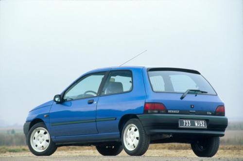 Fot. Renault: Clio oferowano z wersji 3- lub 5-drzwiowej. Na zdjęciu model z 1991 r.