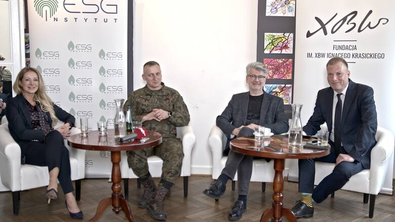 W debacie uczestniczyli: Piotr Mosak, psycholog, płk Grzegorz Kaliciak, Prorektor Wojskowej Akademii Technicznej, autor książki „Bez taryfy ulgowej.