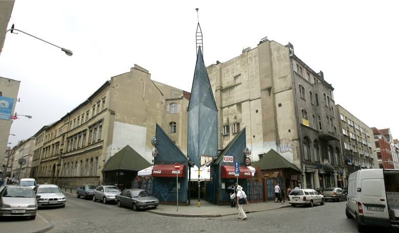 Pub na skrzyżowaniu ulic Kuźniczej i Uniwersyteckiej powstał pod koniec lat 80.