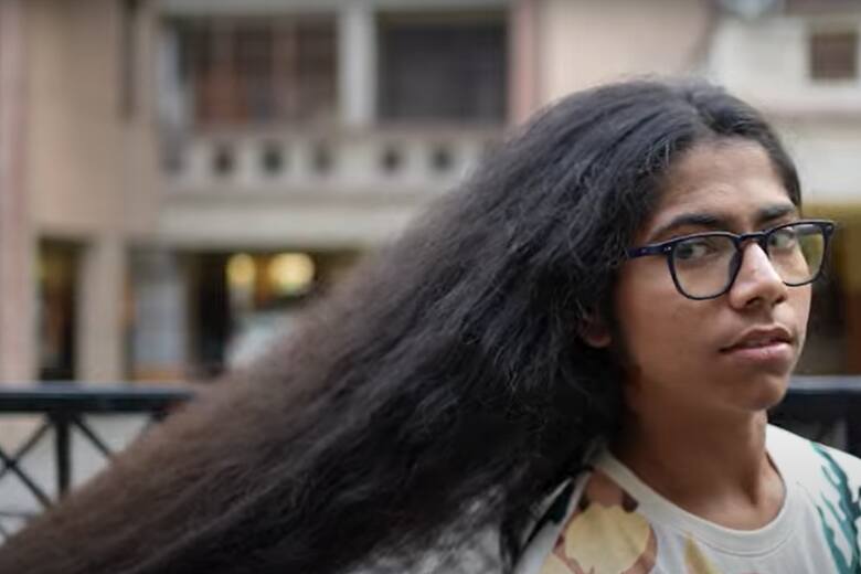 Młody Hindus ma najdłuższe włosy wśród nastolatków. Liczą blisko 150 cm