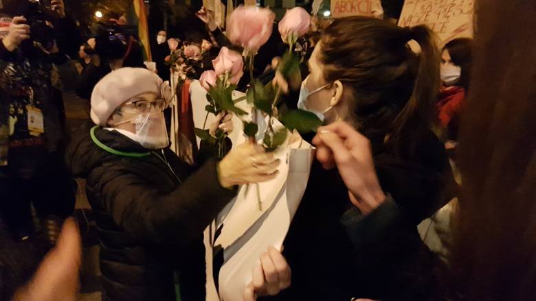„Rewolucja pod gwiazdami”. Protest kobiet w regionie. Śledź relację na żywo