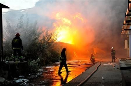 Pożar na terenie Wifamy (zobacz film i zdjęcia)