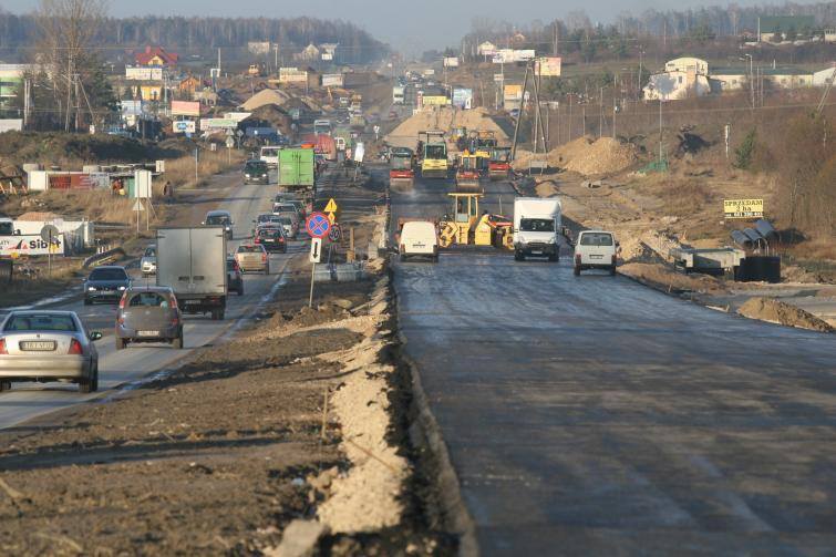 Budowa drogi krajowej nr 73 z Kielc w stronę Buska idzie pełną parą