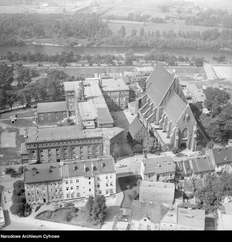 Tak wyglądał Oświęcim 50 lat temu z lotu ptaka. Widok na Stare Miasto i Zakład Towarzystwa Salezjańskiego