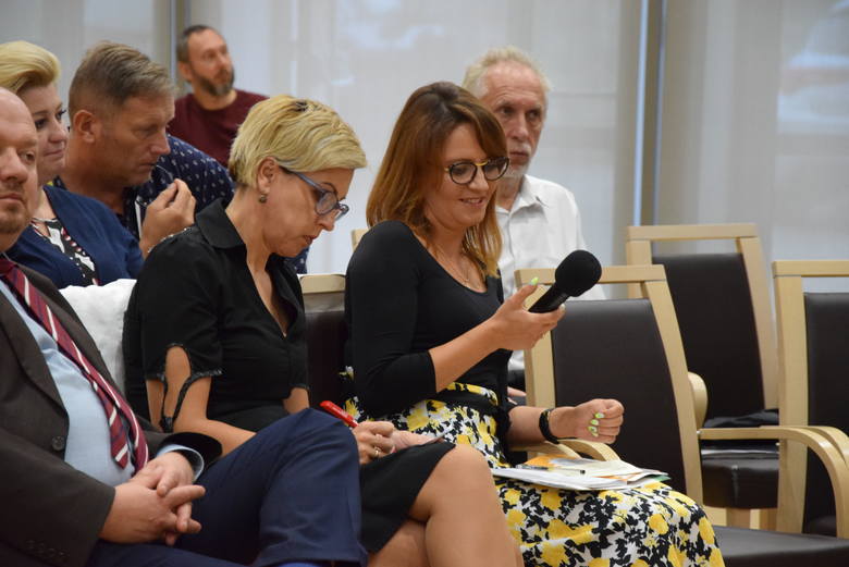 Zielona Góra, 19 sierpnia 2019. Debata na temat przyszłości oświaty przy okrągłym stole. 