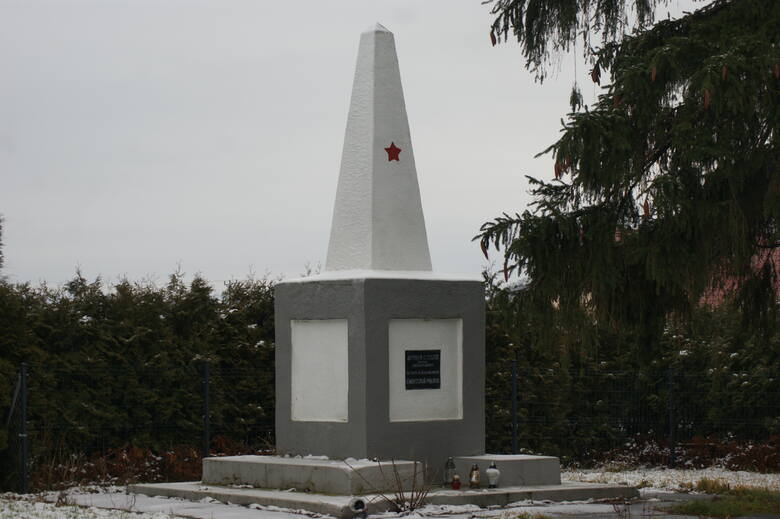 Zdewastowano pomnik żołnierzy radzieckich pod Wrocławiem [ZDJĘCIA] 
