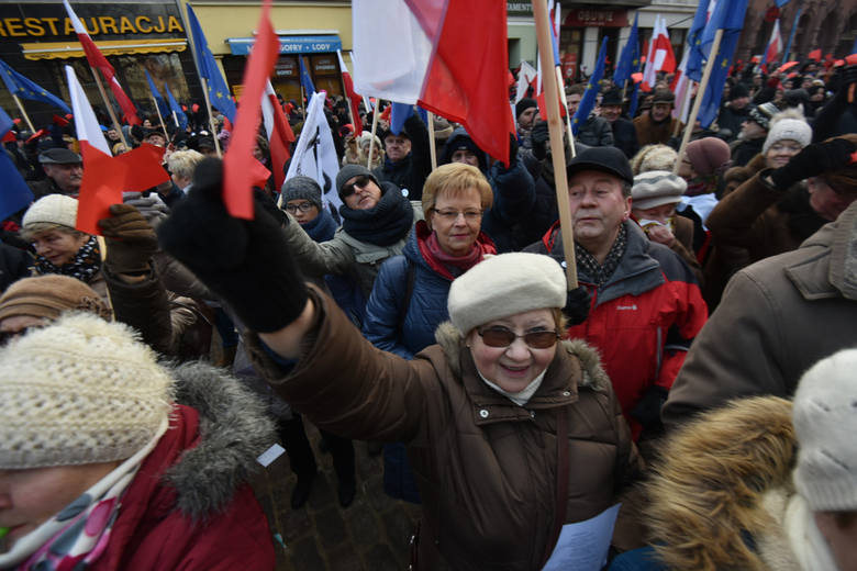 Manifestacja KOD w Toruniu.