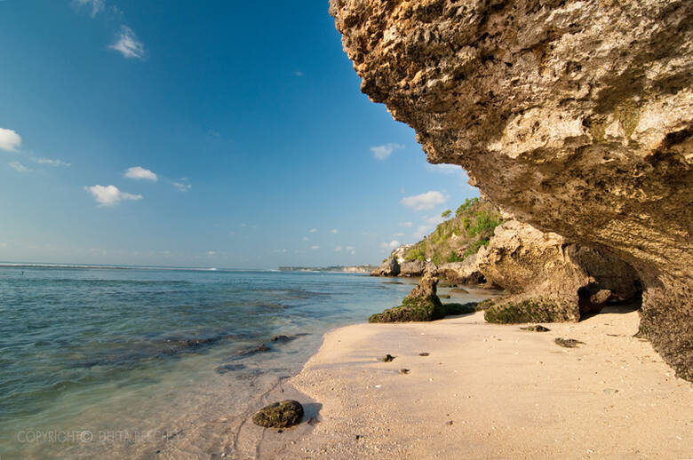 Krajobraz plaży Padang-Padang na Bali 