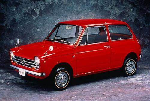 Do produkcji maleńkich aut przystąpiła Honda – na zdjęciu model 360.