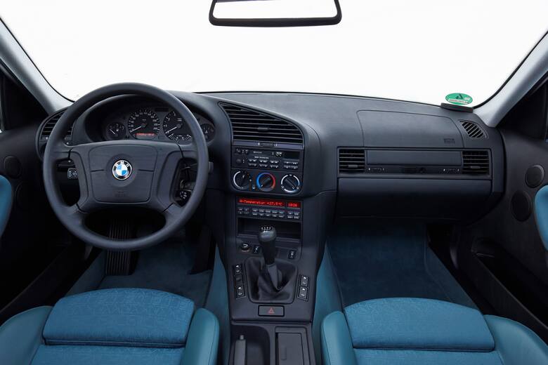 BMW E36BMW E36 zostało zaprezentowane w 1990 roku jako następca kultowej już serii E30. Samochód początkowo występował jako sedan, ale już w 1992 roku