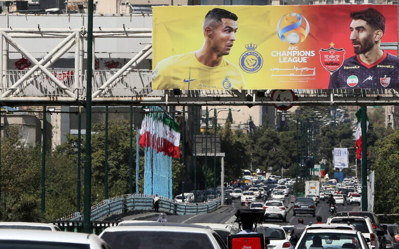 Benery reklamujące mecz drużyny Cristiano Ronaldo w Teheranie ustawione były na głównych arteriach stolicy Iranu