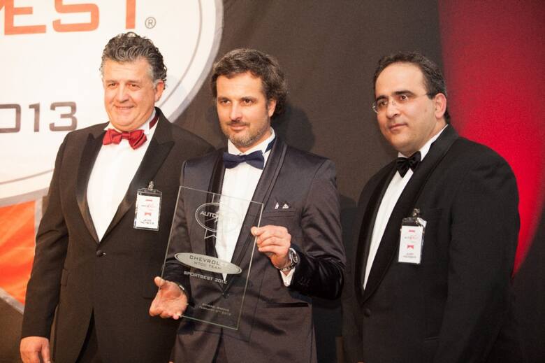 Od lewej: Ioannis Stavropoulos (redaktor naczelny Motori.gr), Yvan Muller oraz Petrous Soutzis (jeden z założycieli AUTOBEST) Fot: Chevrolet