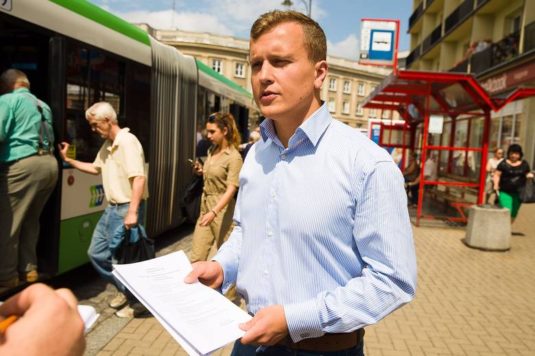 Marek Chojnowski z PiS chce, by dowód rejestracyjny uprawniał do zniżek w komunikacji miejskiej. 