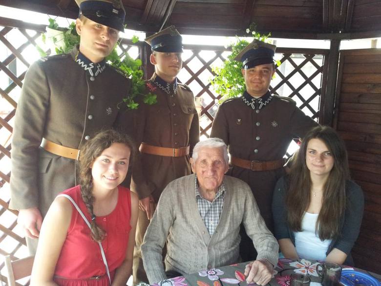 Dziesiątacy z Łowicza przypominają żołnierza i córkę dowódcy 10 PP (Zdjęcia)