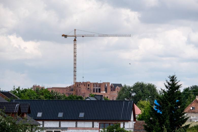 Budowa zamku w Stobnicy
