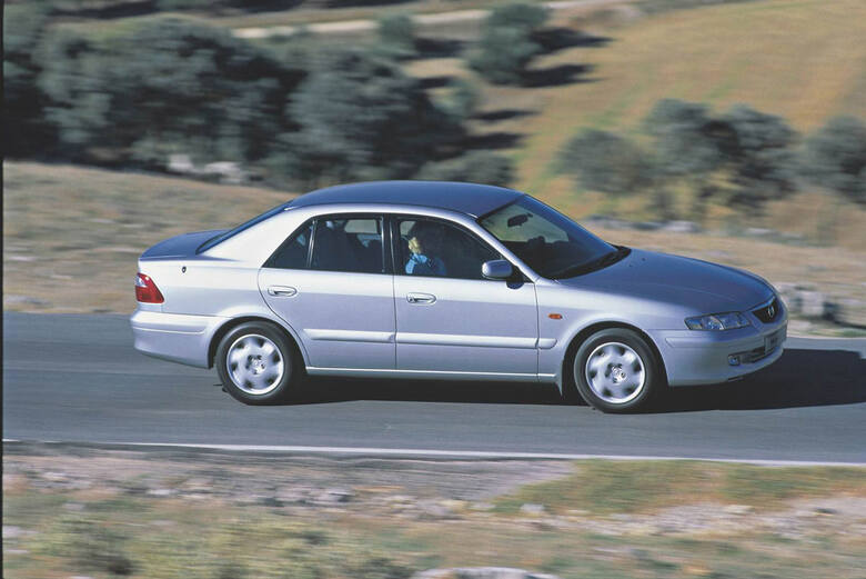 1999 - 2002 sedan Fot: Mazda