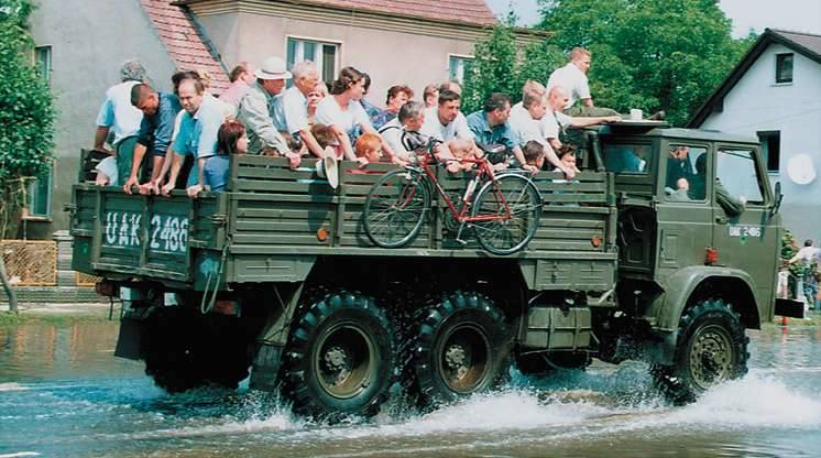 Opole 1997. Pierwsze połączenie samochodowe miedzy dwiema częściami Opola.