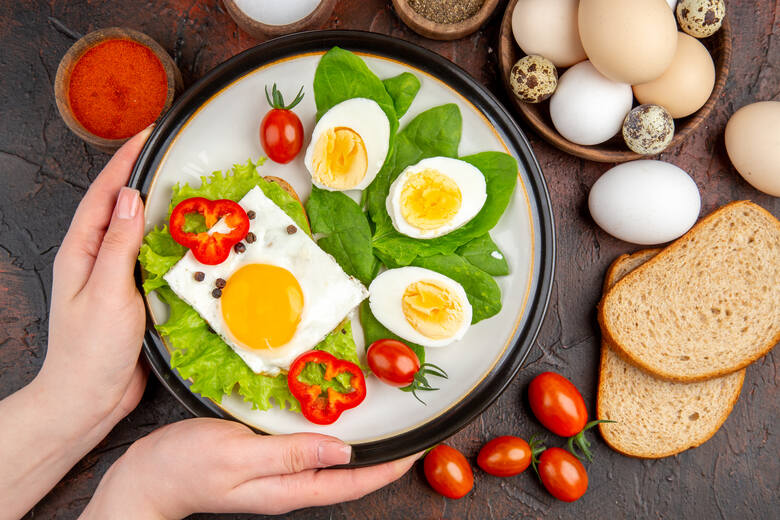Zacznij dzień o zdrowego i sycącego śniadania z jajkiem roli głównej.