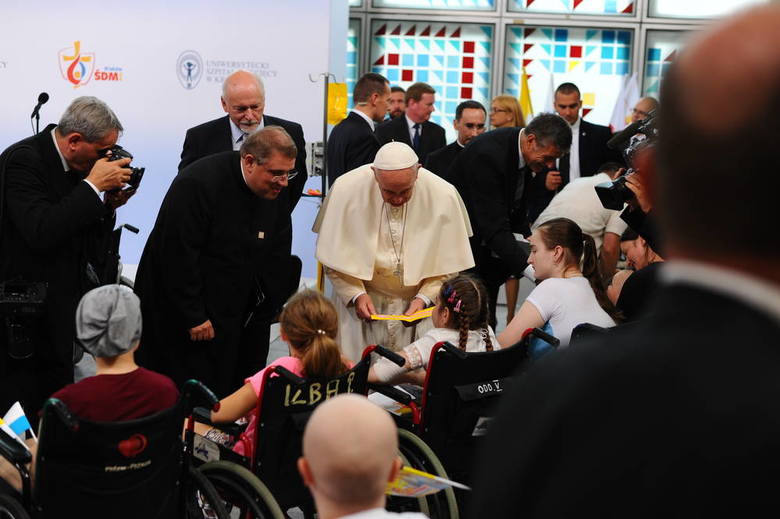 ŚDM 2016. Papież Franciszek odwiedził szpital dziecięcy w Krakowie-Prokocimiu [ZDJĘCIA, WIDEO]