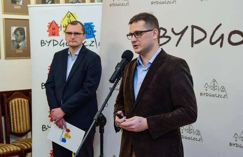 Jacek Rosół i Michał Sztybel ogłaszają początek głosowania na BBO