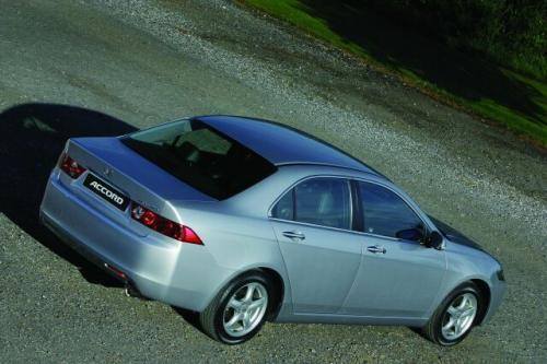 Fot. Honda: Accord napędzany silnikiem 2,0 l/155 KM ma zbliżoną dynamikę do Avensis.