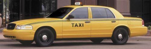 Fot. Ford: Amerykańskie taksówki są żółte. To nieco przerobione wersje standardowych modeli. Na zdjęciu Ford Crown Victoria.