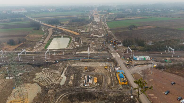Jedną z najbardziej skomplikowanych części inwestycji jest budowa tunelu pod linią kolejową 93 Oświęcim - Czechowice-Dziedzice