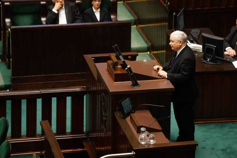 Jarosław Kaczyński przez niektórych uważany nawet za nadprezydenta.