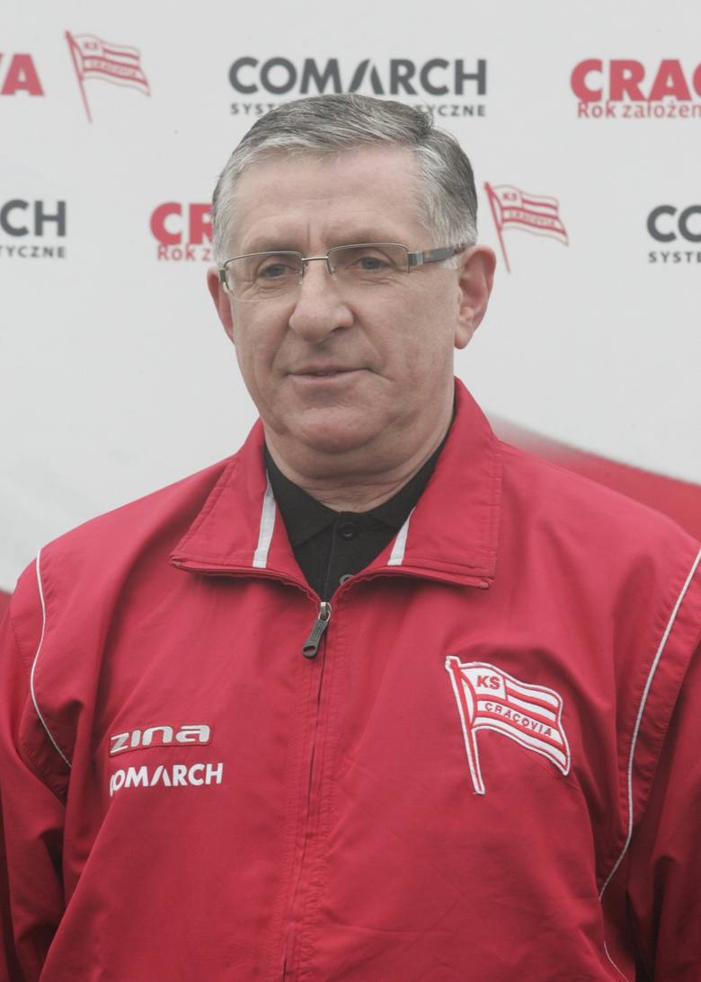 Lesław ĆmikiewiczBył asystentem trenera Stefana Majewskiego w Cracovii, w latach 2006 - 2008. W Legii grał w latach 1970 - 1979. W 225 meczach ligowych