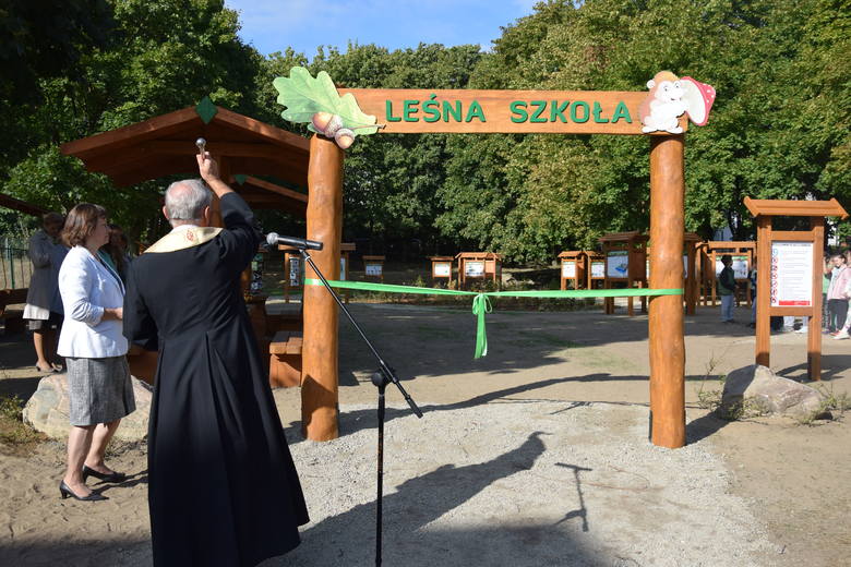 Otwarcie ogródka dydaktycznego Leśna Szkoła obom Szkoły Podstawowej nr 12 na gorzowskich Wieprzycach.
