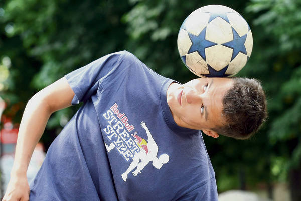 Mikołaj Trzcinka znalazł się w gronie 16 najlepszych zawodników świata, uprawiających Freestyle Futboll.<br>