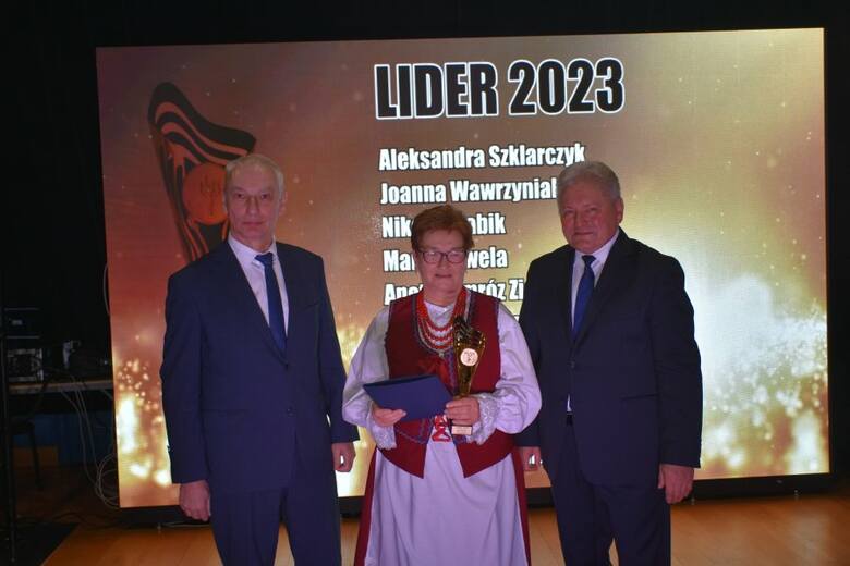 Podczas gali "Złotych Sakiewek 2023" w Miejskim Ośrodku Kultury Sportu i Rekreacji w Chełmku uhonorowano osoby, organizacje i firm