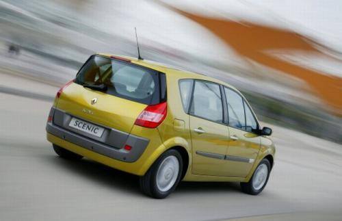 Fot. Renault: Silnik 1,6 l w Sceniku to wystarczające źródło napędu – dynamika pojazdu jest zbliżona do dynamiki konkurenta.