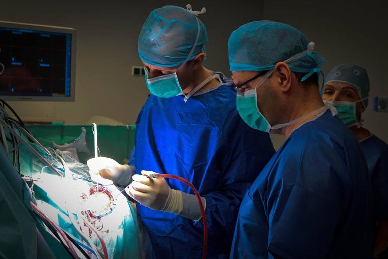 Niesamowite operacje - w pierwszym odcinku towarzyszymy neurochirurgom ze szpitala "Marciniaka"<br /> 