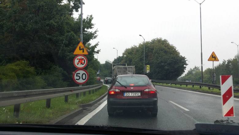 Kierowców czekają spore utrudnienia w Katowicach na głównych drogach na węźle Bagienna i przy Dolinie Trzech Stawów.