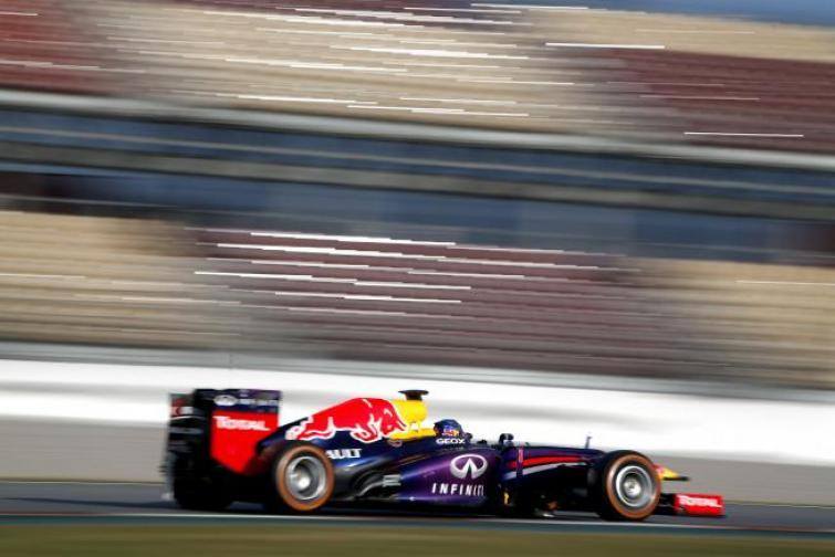 Grand Prix Singapuru: szczęśliwa siódemka Vettela