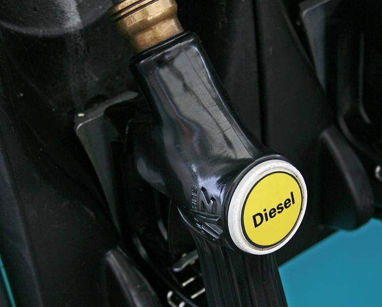 Ceny paliw powinny lekko spaść - to prognozy ekspertów