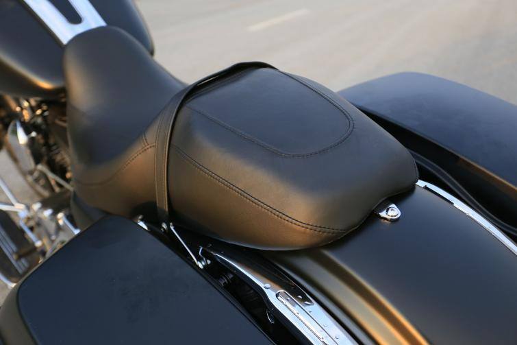 Testujemy: Harley-Davidson Street Glide - nowoczesny turystyk? (WIDEO)