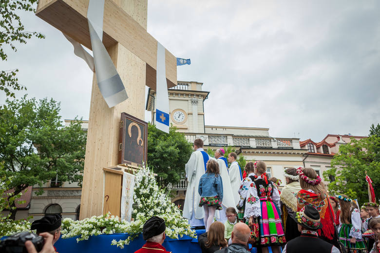 Minister Waszczykowski i uroczystość pożegnania obrazu Matki Bożej w Łowiczu