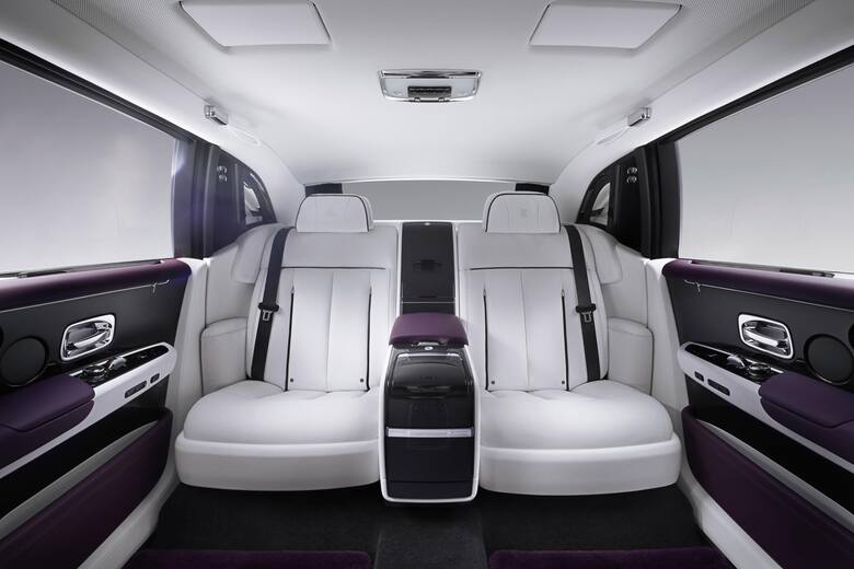 Rolls-Royce Phantom. Nowa odsłona luksusuW świecie luksusowych samochodów czas płynie wolniej. Doskonałym przykładem jest Rolls-Royce Phantom, który